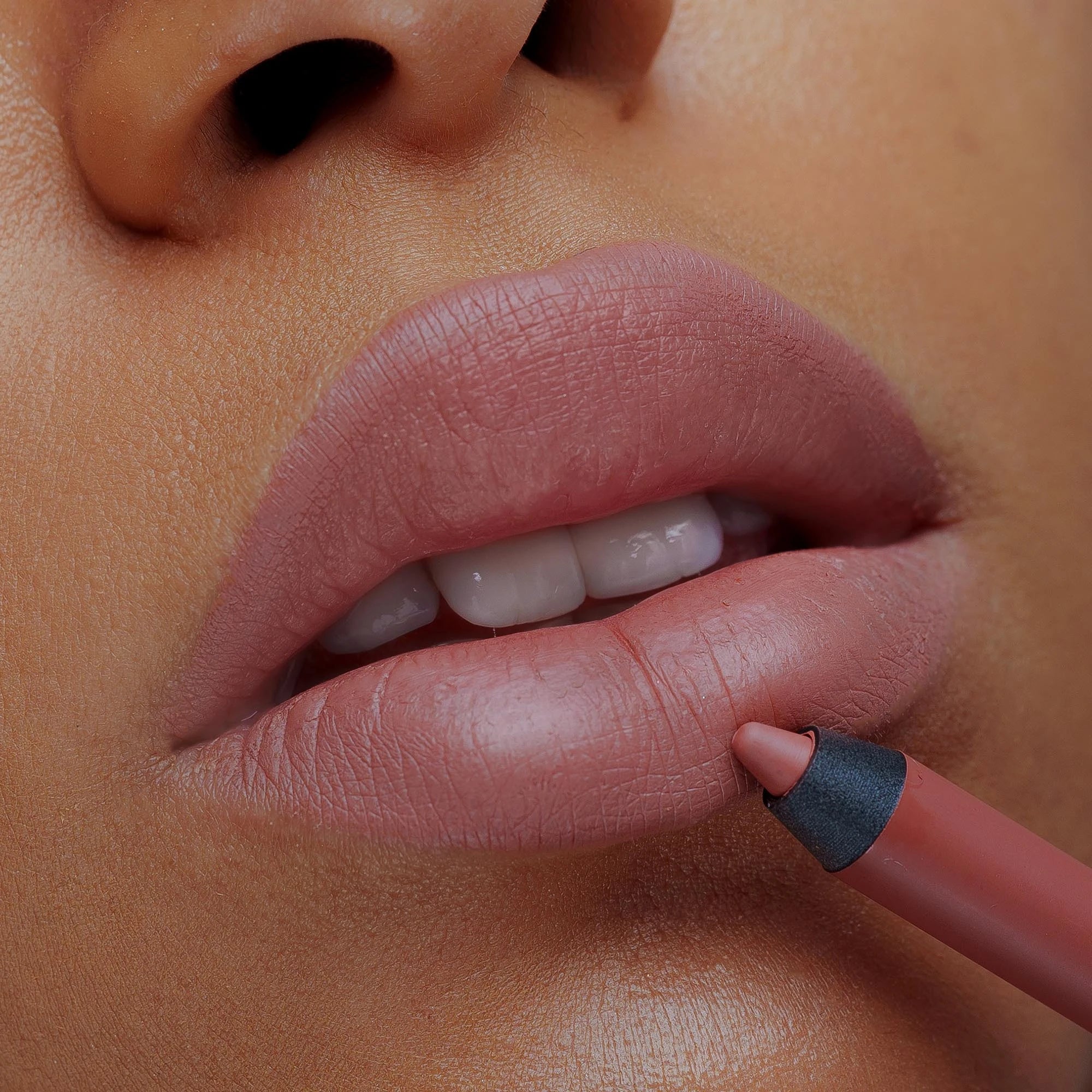 Nabla Close-Up Lip Shaper